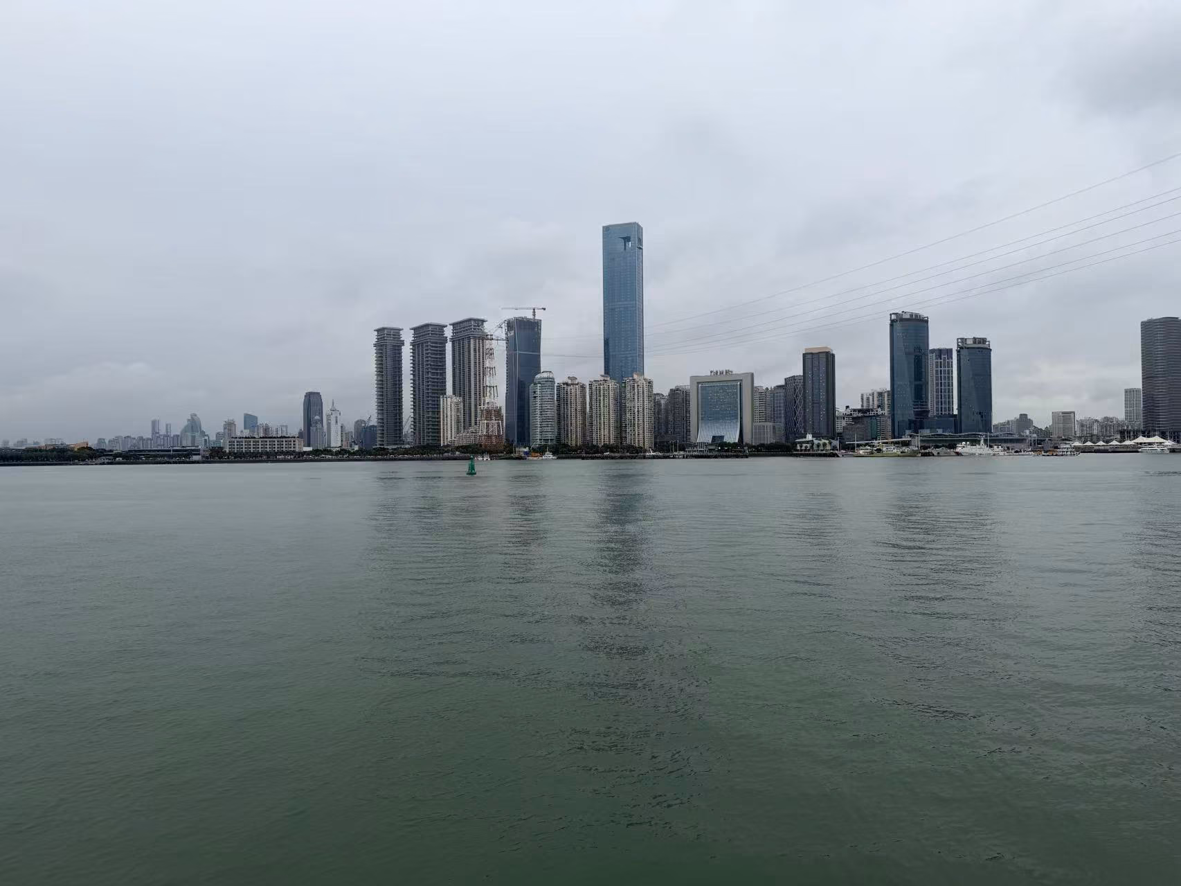高楼海面风景